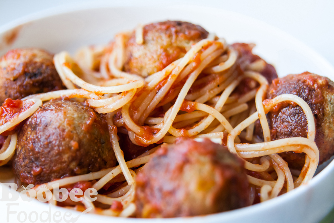 Veglice (VEGi krogLICE) v paradižnikovi omaki s špageti